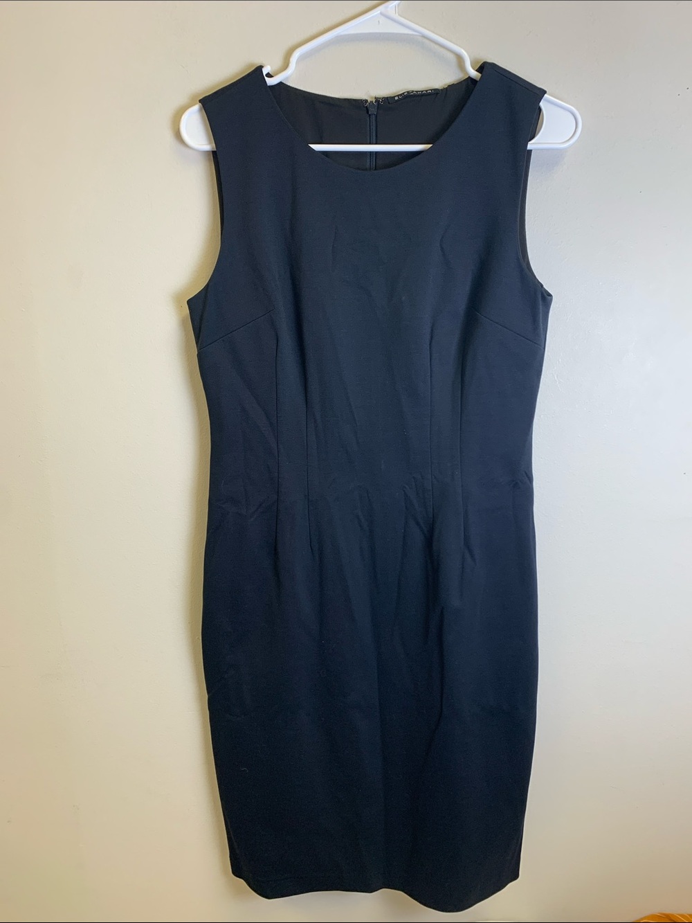 Elie Tahari Classic Black Sleeveless Midi Dress